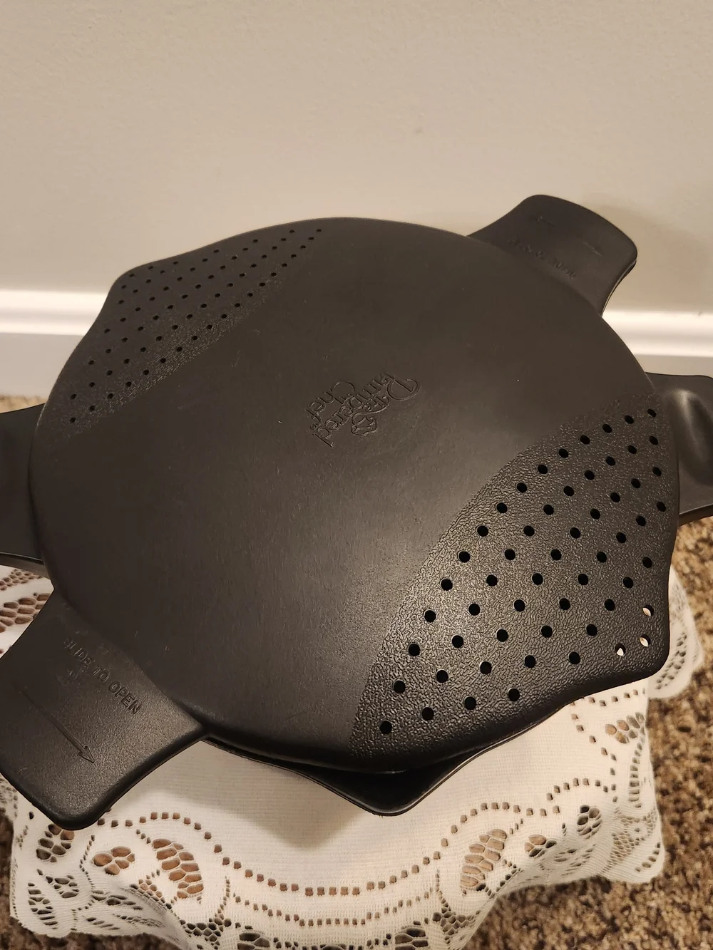 Pampered Chef Large 2 QT Micro Cooker with Built-In Strainer Lid #2778